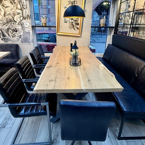 Tisch für größere Gruppe